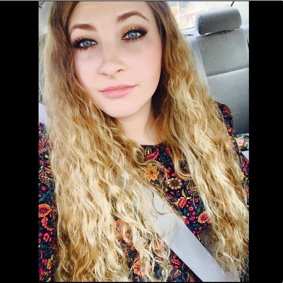 Meet your Posher, Tara - Picture 3 of 3